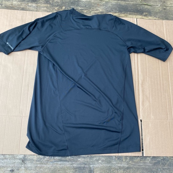 Black Omni-Shade Columbia shirt - Picture 2 of 4